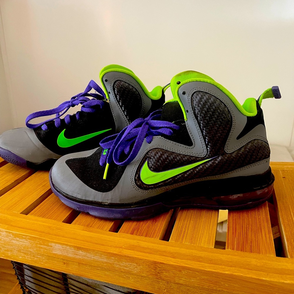 1 generation Lebrun James Hornet Sneakers